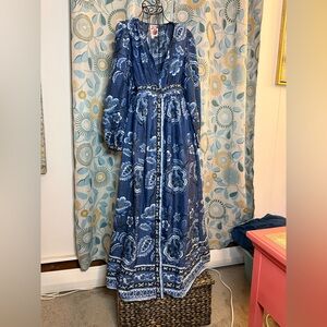 TRULY Blue and White Floral Long Sleeve hippie Dress